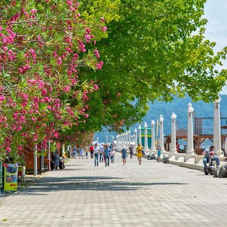 1 Квартира Люкс У Моря Sochumi Exterior foto
